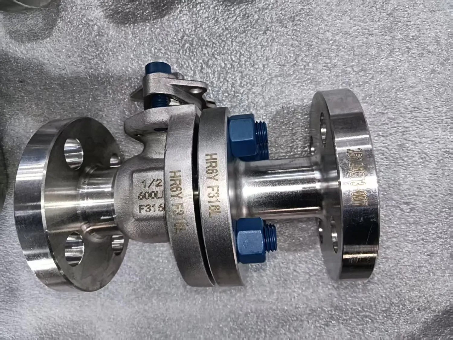Stainless steel double block and bleed valve with flanged connections